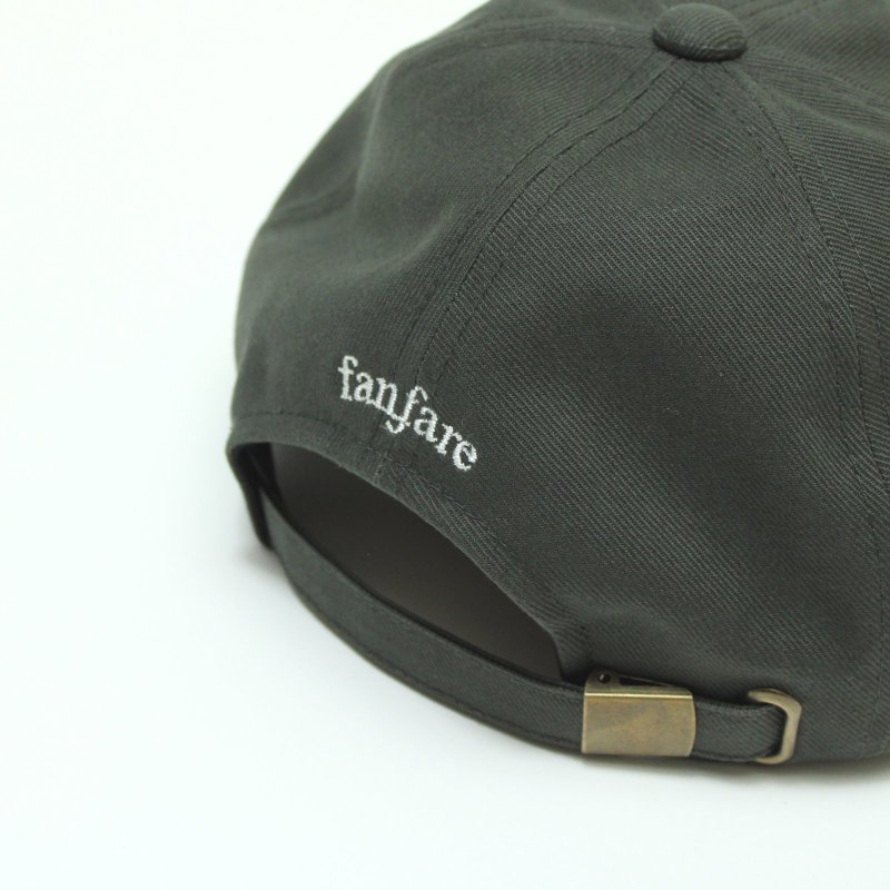 チャコールグレー後